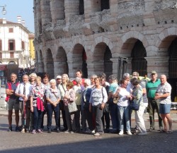 Unsere Gruppe vor der Arena von Verona