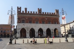 Piacenza, Piazza Cavalli