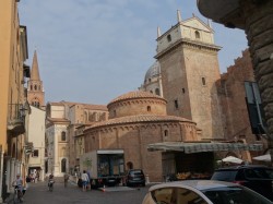 Rotonda di San Lorenzo (alte romanische Rundkirche) in Mantua