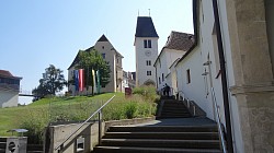Schloss Seggau, Aufgang zum Innenhof
