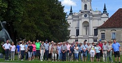 Unsere Gruppe vor der Klosterkirche Raitenhaslach